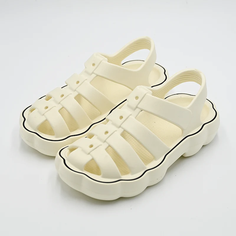 Niyə Roma terlikləri ayaqqabının ayaqqabıya çevrildikləri hər kəs haqqında danışır?